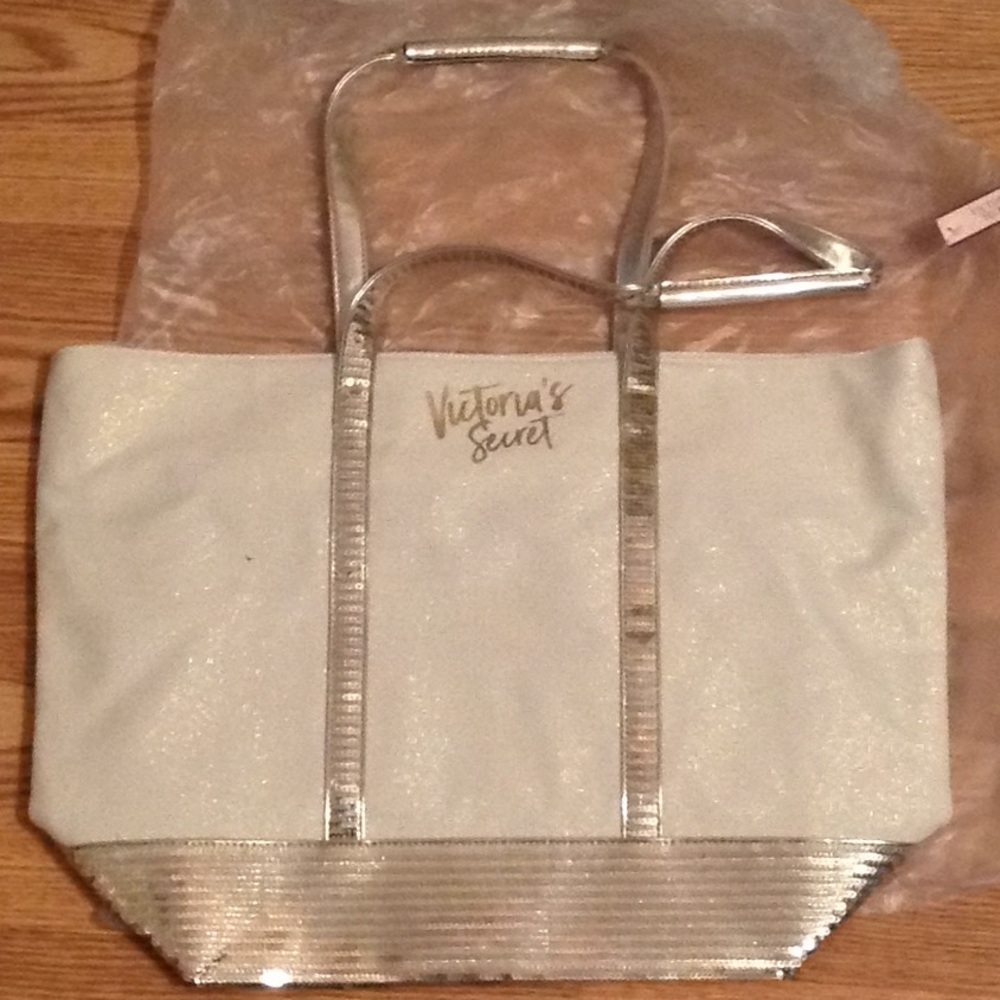 NWT VS canvas tote